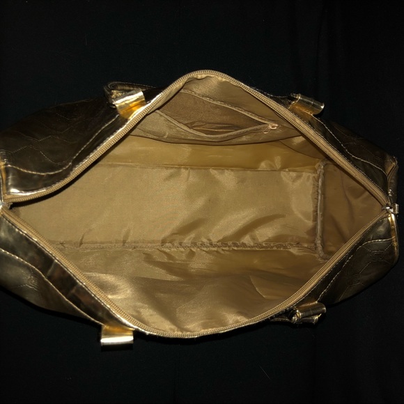 🌟 Gold BCBG travel bag 🌟 - Picture 5 of 5